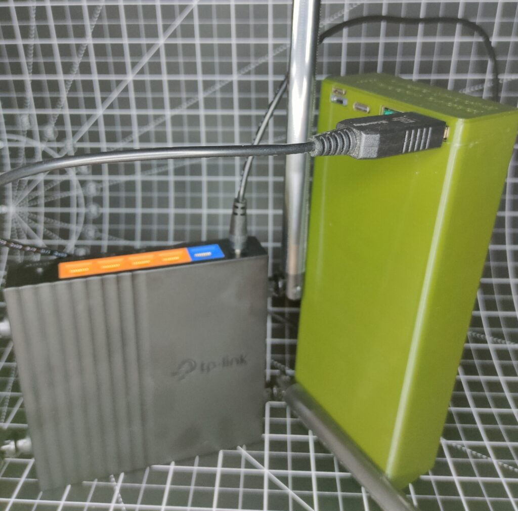 Power bank 30000 mAh (повербанк з акумуляторами 18650) Li-ion STANDART POWER BataFly (111Wh) дозволяє живити роутери, модеми та маршрутизатори навіть при відсутності 220В