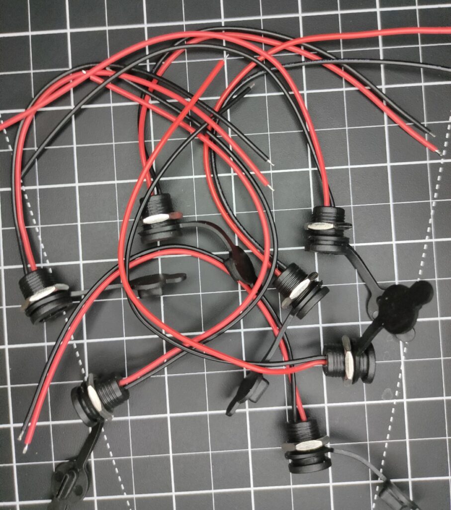Врізний USB роз'єм мама (USB Type-C мама) чорний колір з дротом 15см захисна кришка